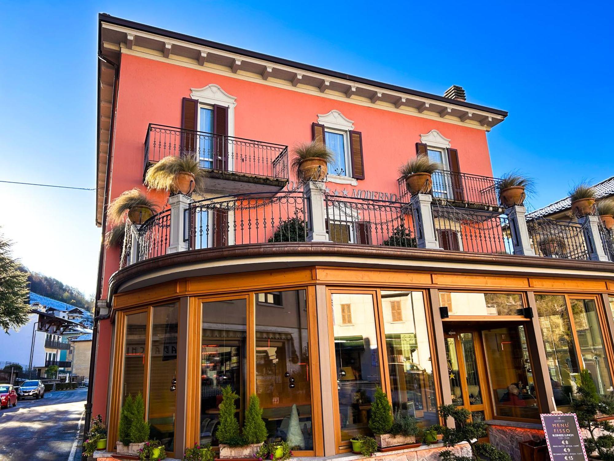 Hotel Moderno Restaurant Serina  Exterior photo